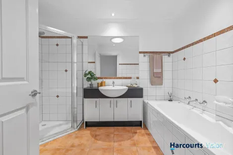 Property photo of 25A Robson Avenue Avondale Heights VIC 3034