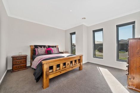 Property photo of 23 Blackledge Drive Cranbourne East VIC 3977