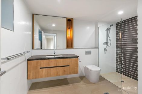 Property photo of 11/15 Roseglen Street Greenslopes QLD 4120