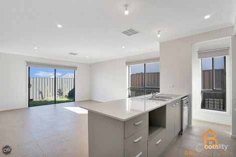 Property photo of 15 Implexa Drive Tarneit VIC 3029