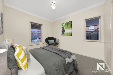 Property photo of 35 Willandra Loop Caroline Springs VIC 3023