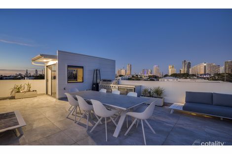 Property photo of 1A Winterhaven Key Broadbeach Waters QLD 4218