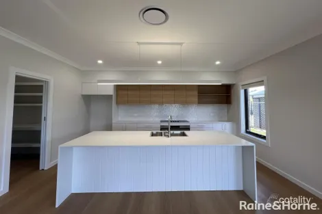 Property photo of 33 Clearview Crescent Orange NSW 2800
