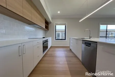 Property photo of 33 Clearview Crescent Orange NSW 2800