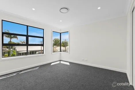 Property photo of 11 Griffiths Street Oak Flats NSW 2529