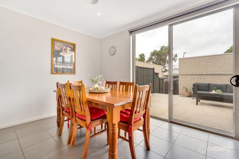 Property photo of 18 Brookfield Boulevard Craigieburn VIC 3064