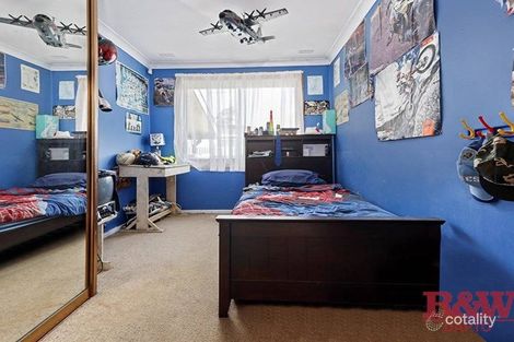 Property photo of 34 Eleebana Crescent Koonawarra NSW 2530