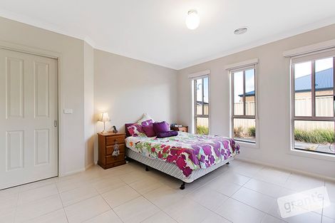 Property photo of 2/10 Azure Court Pakenham VIC 3810