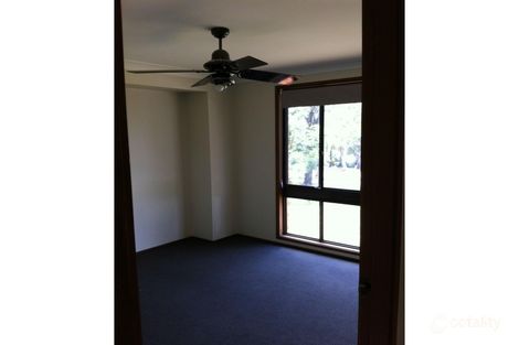 Property photo of 12 Charmian Place Rosemeadow NSW 2560