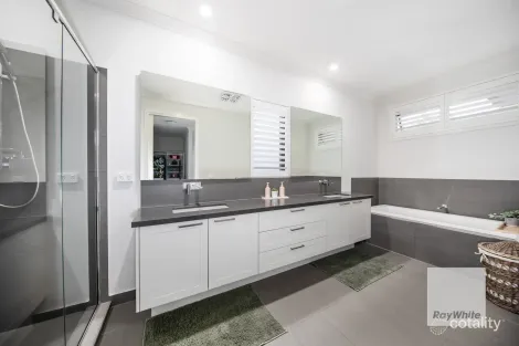 Property photo of 7 Waverton Court Taylors Hill VIC 3037