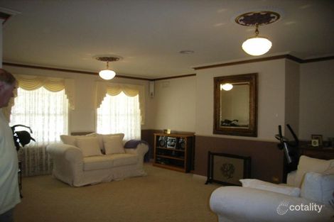 Property photo of 11 Regency Place Kennington VIC 3550