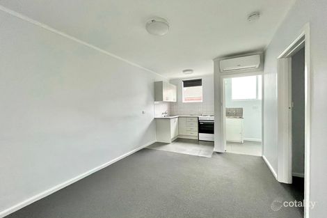 2/13 CLARENDON PDE, WEST FOOTSCRAY, VIC 3012