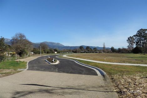 7 Bailey St, Porepunkah, VIC 3740