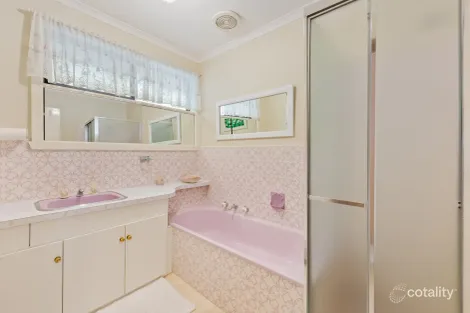 Property photo of 3 Hoctor Close Gladstone Park VIC 3043