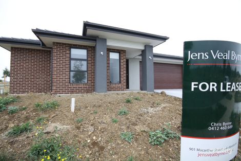 32 Corvara Dr, Winter Valley, VIC 3358