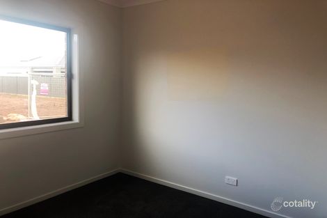 Property photo of 8 Macalister Grove Cobblebank VIC 3338