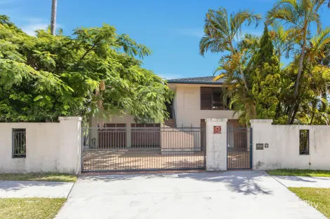 123 Eugaree St, Southport, QLD 4215