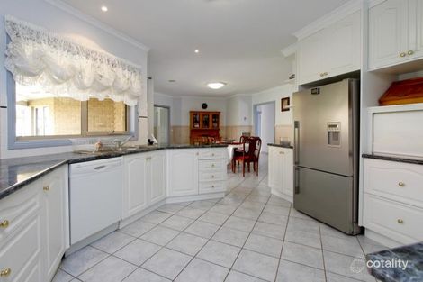 Property photo of 10 Kingfisher Place Sale VIC 3850