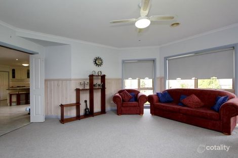 Property photo of 10 Kingfisher Place Sale VIC 3850