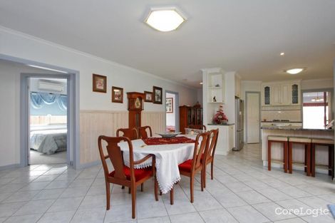 Property photo of 10 Kingfisher Place Sale VIC 3850