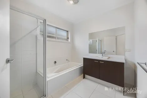 Property photo of 24 Lowry Crescent Miners Rest VIC 3352