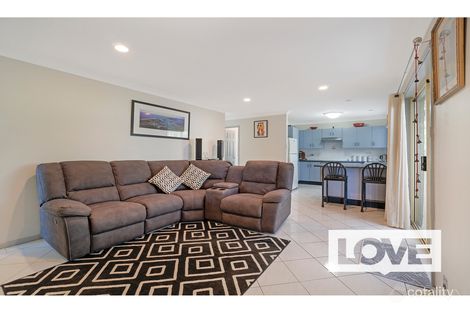 Property photo of 9 Outlook Close Mount Hutton NSW 2290