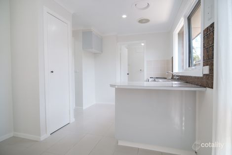 Property photo of 11 Manning Close Hampton Park VIC 3976