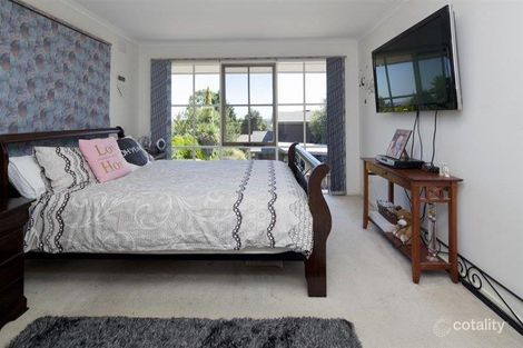 Property photo of 9 Johnson Place Endeavour Hills VIC 3802