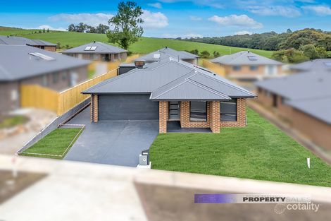 14 Gleneagles Dr, Newborough, VIC 3825