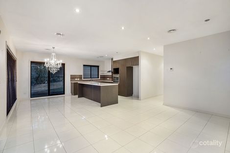 Property photo of 2 Lachlan Close Golden Square VIC 3555