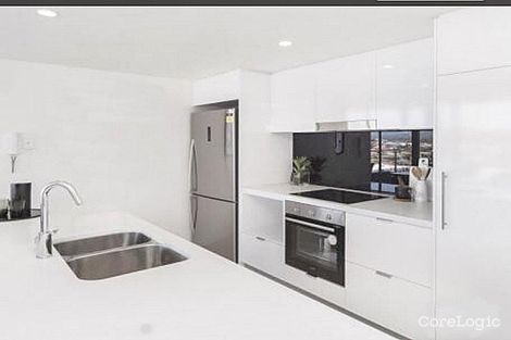 Property photo of 111/33 Lakefront Crescent Varsity Lakes QLD 4227