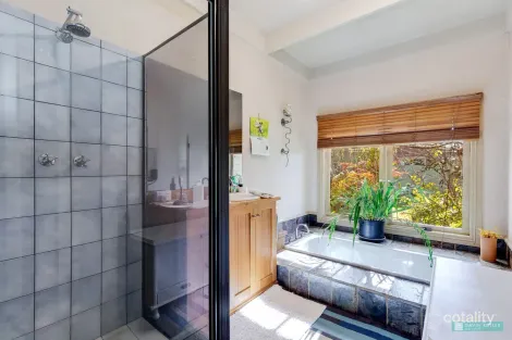 Property photo of 23 Leslie Street Eaglehawk VIC 3556