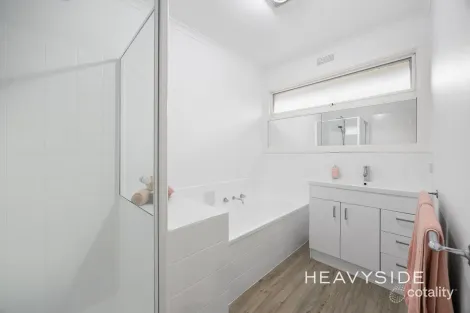 Property photo of 1/136 Windsor Crescent Surrey Hills VIC 3127