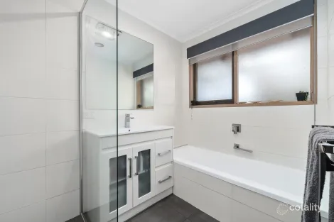 Property photo of 4 Anthony Court Seaford VIC 3198