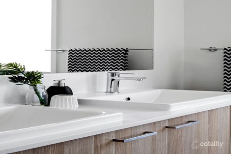 Property photo of 84 Englefield Road Oxley QLD 4075