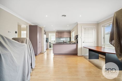 Property photo of 1/32 Avocet Drive Estella NSW 2650