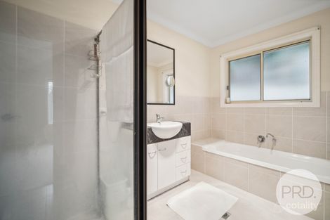Property photo of 1/32 Avocet Drive Estella NSW 2650
