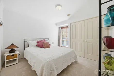 Property photo of 10 Parkview Crescent Jerrabomberra NSW 2619