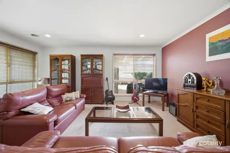 Property photo of 10 Parkview Crescent Jerrabomberra NSW 2619