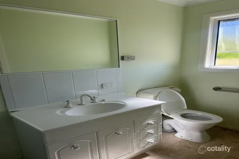 Property photo of 14 Eade Avenue Warragul VIC 3820