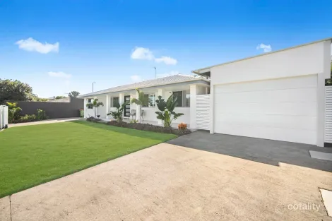 Property photo of 77 Oxley Drive Paradise Point QLD 4216