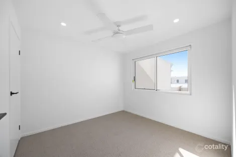 Property photo of 35 Aspley Crescent Nirimba QLD 4551