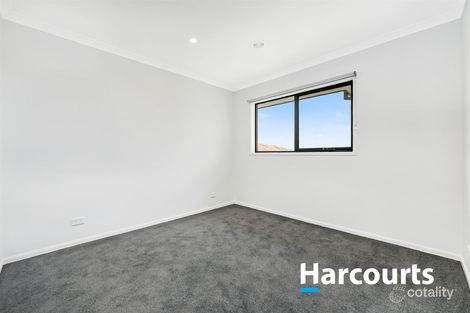24 Swanston St, Clyde, VIC 3978