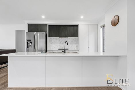 Property photo of 31 Lokeport Parkway Mickleham VIC 3064