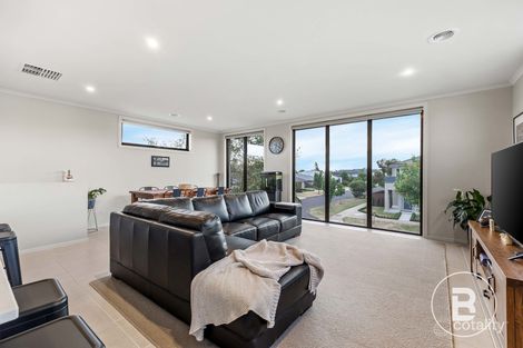 Property photo of 2 Regal Drive Alfredton VIC 3350