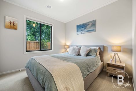 Property photo of 2 Regal Drive Alfredton VIC 3350