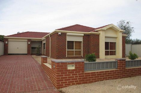 5 Herrington Turn, Caroline Springs, VIC 3023