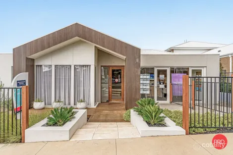 Property photo of 8 Neon Crescent Strathfieldsaye VIC 3551