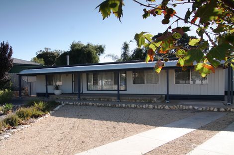 Property photo of 40 Acacia Avenue Loxton SA 5333