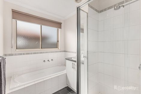 Property photo of 8 Geoffrey Court Kilmore VIC 3764